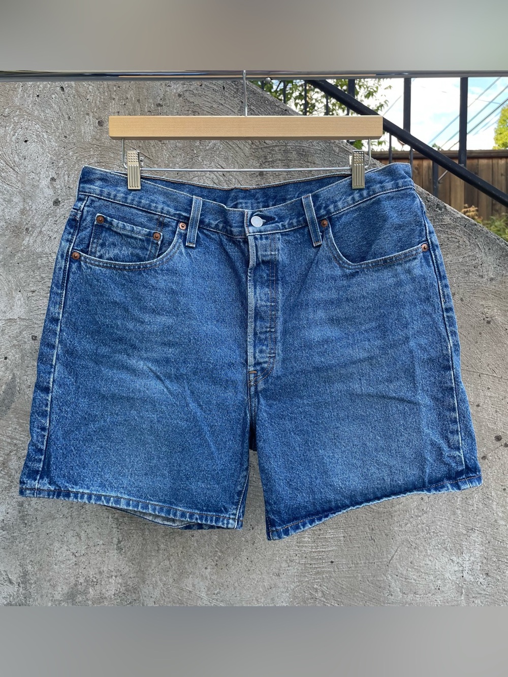 Levi’s 501 button fly medium wash denim shorts size 34